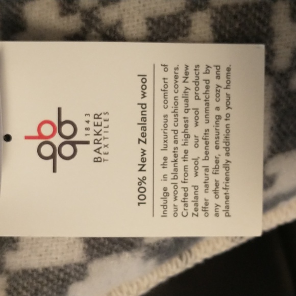 NWT Barker Textiles 100% New Zealand wool throw pillow - Picture 3 of 4